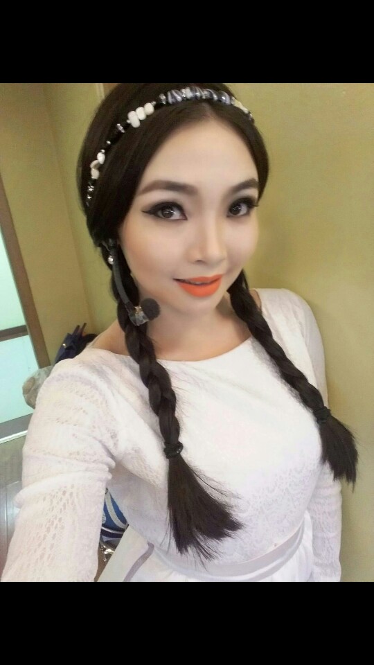 Шинэ үеийн жүжигчин Х.Оюунтунгалагийн “содон селфи”